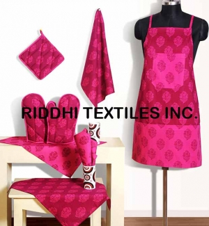 Aprons, Oven Gloves Pot Holders Manufacturer Supplier Wholesale Exporter Importer Buyer Trader Retailer in New Delhi Delhi India